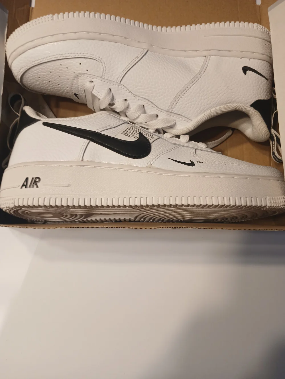 Brand new Nike Air Force 1 LV8 Utility (GS) 